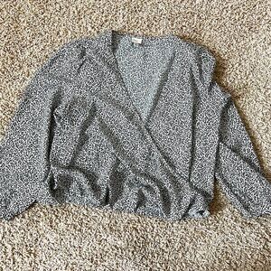 ONLY WORN ONCE / Women's Black and White blouse